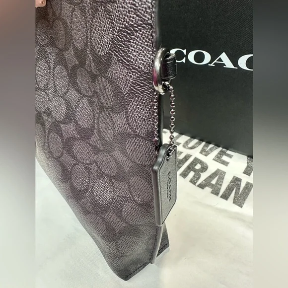 Coach Carry All Pouch In Signature Canvas.New no tag .Gunmetal/Charcoal/Black - Picture 10 of 10